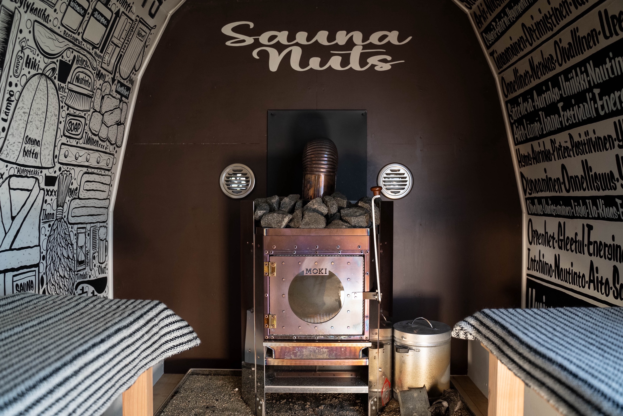 ハイエース車内