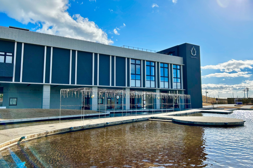 街の喧騒を離れ潮風とジャズに包まれて…『アクアイグニス仙台 藤塚の湯』～若林区藤塚～